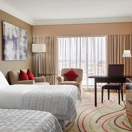 Le Meridien Τζέντα Εξωτερικό φωτογραφία A guest room at the Sheraton Jumeirah Hotel